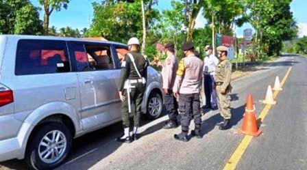 Dengan mengedepankan sisi humanis, personil Polres Tapteng dibantu TNI dan Dishub, Sat Pol PP dan Dinkes Pemkab Tapteng melakukan penyetopan dan pemeriksaan kenda