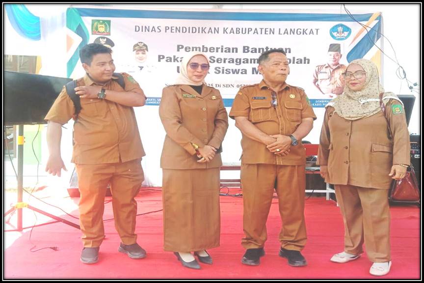 Pemkab Langkat Salurkan 180 Pasang Seragam Sekolah Kepada Siswa SD Dari Keluarga Kurang Mampu