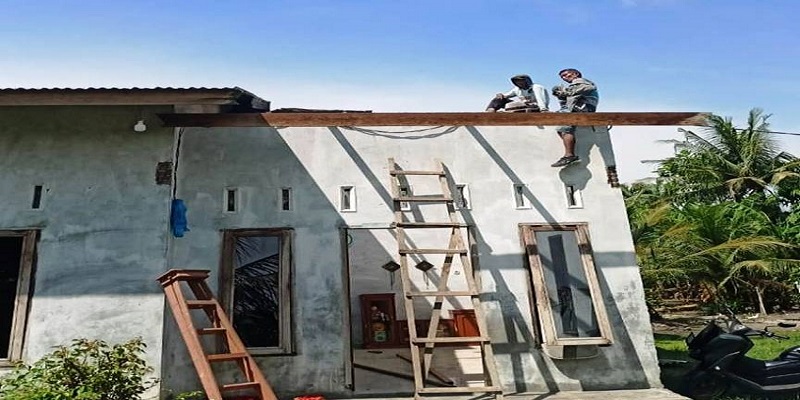 Rumah sakiwon yang atap nya terbang karna Angin Kencang