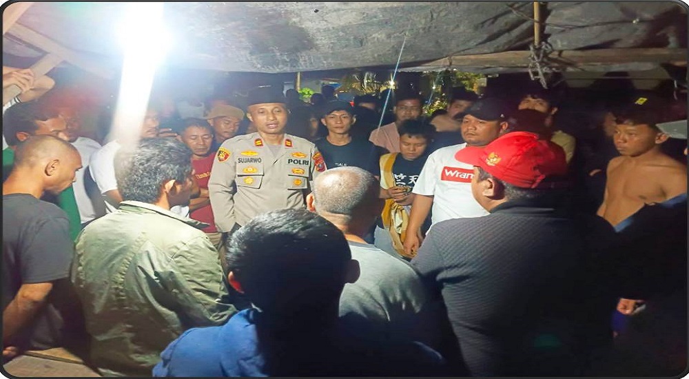 Menanggapi laporan war, Kapolsek Pantai Labu (Iptu Sujarwo) bersama personilnya langsung turun ke lokasi kejadian dan mengamankan para terduga pelaku di lokasi kejadian.